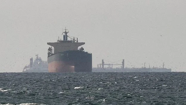 Mỹ bất ngờ nới lệnh trừng phạt, Iran lập tức tuyên bố: Chúng tôi chẳng còn giọt dầu thừa nào để bán