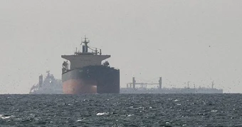 Mỹ bất ngờ nới lệnh trừng phạt, Iran lập tức tuyên bố: Chúng tôi chẳng còn giọt dầu thừa nào để bán