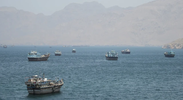 Mỹ tung đòn trừng phạt mới với Iran, nhắm thẳng vào mạng lưới vận chuyển dầu thô sang một quốc gia châu Á Mỹ tung đòn trừng phạt mới với Iran, nhắm thẳng vào mạng lưới vận chuyển dầu thô sang một quốc gia châu Á
