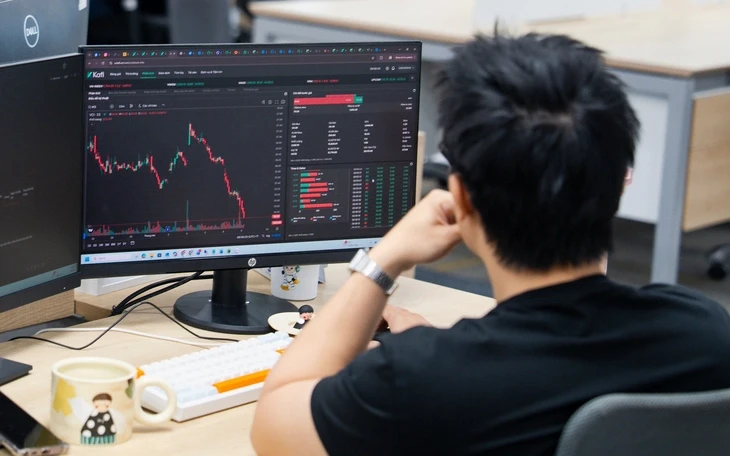 Mắc kẹt khi cổ phiếu bất ngờ giảm sâu: Nên giữ hay cắt lỗ? Mắc kẹt khi cổ phiếu bất ngờ giảm sâu: Nên giữ hay cắt lỗ?