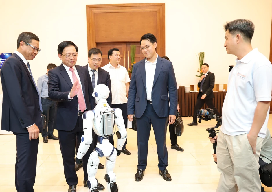 'Mang cơm gạo nuôi Thánh Gióng chứ không phải chờ ngân sách hay quy hoạch ra cái này cái kia' 'Mang cơm gạo nuôi Thánh Gióng chứ không phải chờ ngân sách hay quy hoạch ra cái này cái kia'