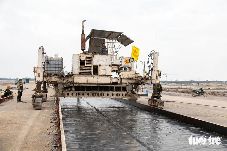 Mặt bằng thiếu gần 20ha, nhiều gói thầu dang dở, sân bay Quảng Trị có kịp cho tháng 7? Mặt bằng thiếu gần 20ha, nhiều gói thầu dang dở, sân bay Quảng Trị có kịp cho tháng 7?