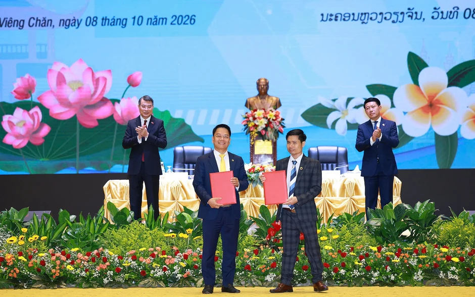 Máy bay dài gần 15 m, sải cánh 8,4 m, tốc độ gấp 2 lần âm thanh vừa cất cánh tại láng giềng Việt Nam: Phi công là nhân vật đặc biệt, được Quốc vương Rama X đích thân tặng hoa Máy bay dài gần 15 m, sải cánh 8,4 m, tốc độ gấp 2 lần âm thanh vừa cất cánh tại láng giềng Việt Nam: Phi công là nhân vật đặc biệt, được Quốc vương Rama X đích thân tặng hoa