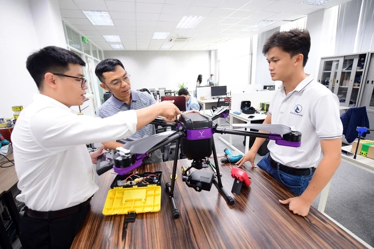 Mở cửa cho sản xuất drone Mở cửa cho sản xuất drone