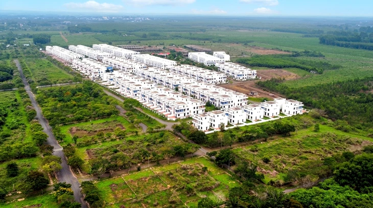 Một 'đại gia' bất động sản phía Nam sắp bị ngân hàng xiết hơn 500 'sổ đỏ' Một 'đại gia' bất động sản phía Nam sắp bị ngân hàng xiết hơn 500 'sổ đỏ'
