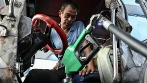 Một hãng tàu trả Iran hơn 52 tỷ đồng để đi qua eo biển Hormuz an toàn: Giao dịch bằng cách nào?