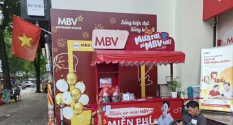 Một ngân hàng nổi tiếng đang bán thêm cà phê vỉa hè