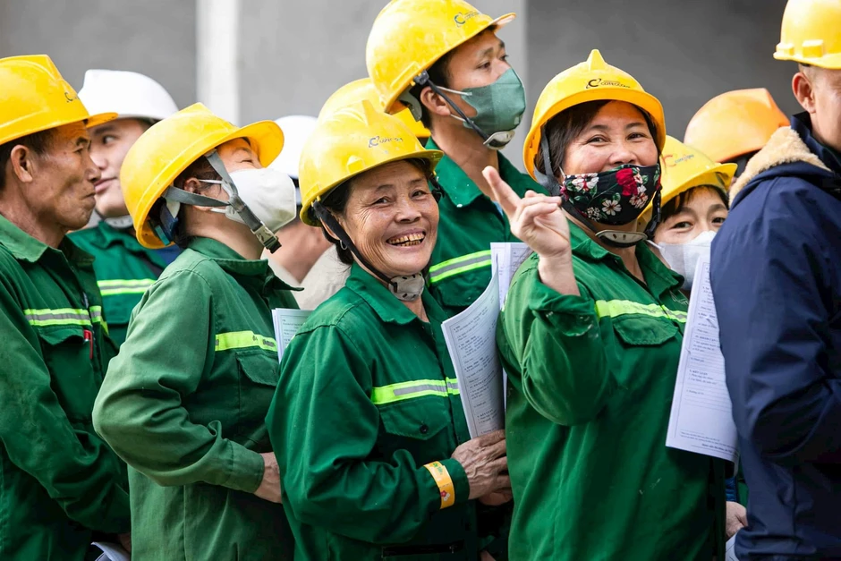 Một tổng thầu xây dựng vừa tăng lương đến 25% cho nhân viên, 500 người nhận thưởng 15 tháng lương Một tổng thầu xây dựng vừa tăng lương đến 25% cho nhân viên, 500 người nhận thưởng 15 tháng lương