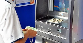 Ngân hàng rao bán máy ATM giá chỉ từ 700.000 đồng