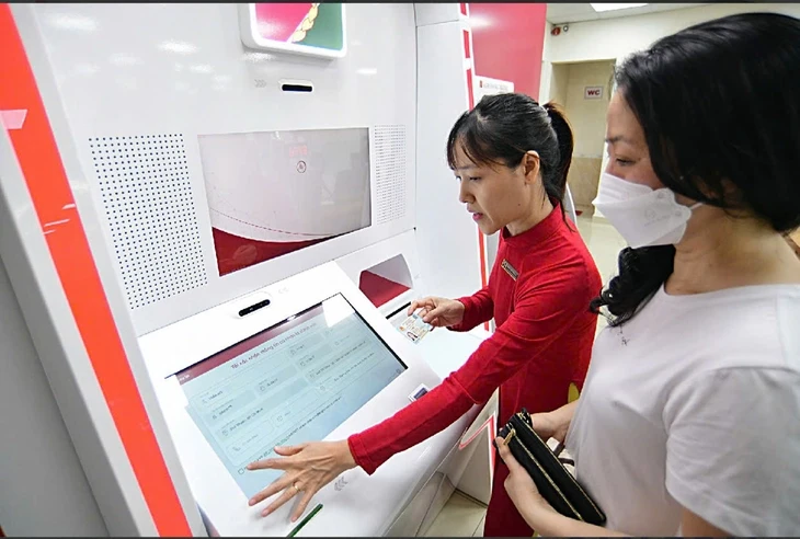 Ngân hàng tung loạt giải pháp cấp tập bảo vệ 'túi tiền' cho khách Ngân hàng tung loạt giải pháp cấp tập bảo vệ 'túi tiền' cho khách
