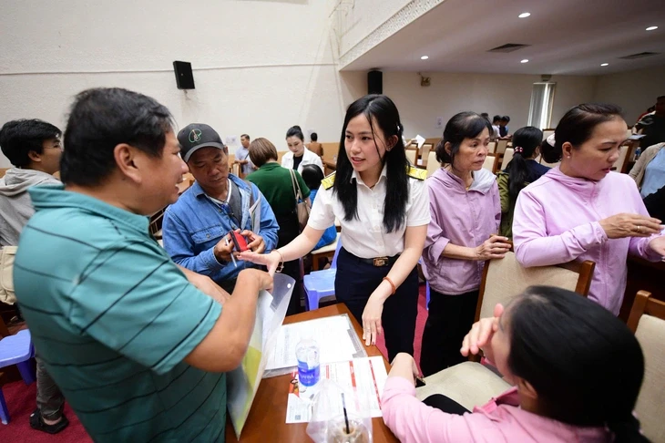 Ngành thuế ra quân ‘cầm tay chỉ việc’ cho hộ kinh doanh Ngành thuế ra quân ‘cầm tay chỉ việc’ cho hộ kinh doanh