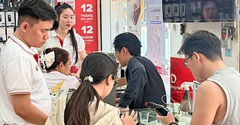 'Ngày đôi 4-4': Nhiều nơi giảm giá mạnh để hút khách