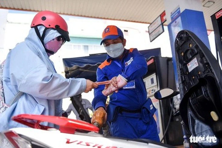 Nghi găm xăng dầu trước giờ tăng giá: Cục Thuế yêu cầu kiểm tra đột xuất Nghi găm xăng dầu trước giờ tăng giá: Cục Thuế yêu cầu kiểm tra đột xuất