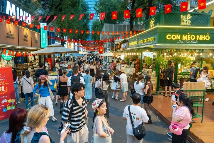 Nghỉ lễ 4 ngày là 'mùa vàng' của ngành dịch vụ đô thị Nghỉ lễ 4 ngày là 'mùa vàng' của ngành dịch vụ đô thị