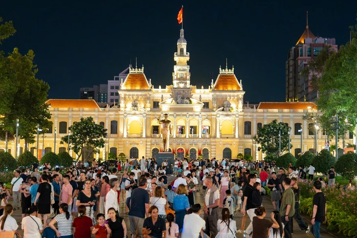 Nghỉ lễ 4 ngày là 'mùa vàng' của ngành dịch vụ đô thị Nghỉ lễ 4 ngày là 'mùa vàng' của ngành dịch vụ đô thị