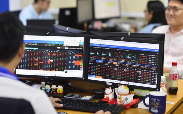 Nghịch lý: Doanh nghiệp làm ăn tốt, cổ phiếu vẫn 'cắm đầu' Nghịch lý: Doanh nghiệp làm ăn tốt, cổ phiếu vẫn 'cắm đầu'