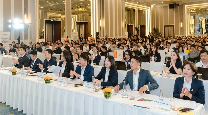 Nghịch lý: Doanh nghiệp làm ăn tốt, cổ phiếu vẫn 'cắm đầu' Nghịch lý: Doanh nghiệp làm ăn tốt, cổ phiếu vẫn 'cắm đầu'