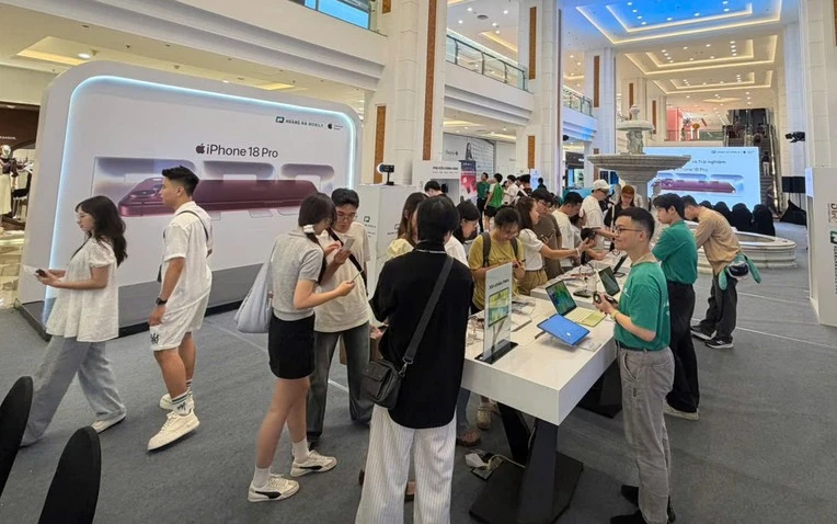 Nghịch lý iPhone 18 Pro series tại Việt Nam sau 1 tuần: Pro Max “cháy hàng”, có bản bị hét chênh 5 triệu, bản Pro lại nằm đầy cửa hàng Nghịch lý iPhone 18 Pro series tại Việt Nam sau 1 tuần: Pro Max “cháy hàng”, có bản bị hét chênh 5 triệu, bản Pro lại nằm đầy cửa hàng
