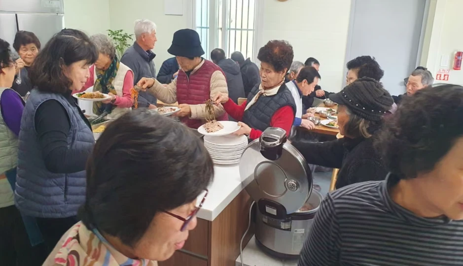 Ngôi làng nhỏ góp tiền làm điện mặt trời, tiền thu được dùng làm điều ý nghĩa Ngôi làng nhỏ góp tiền làm điện mặt trời, tiền thu được dùng làm điều ý nghĩa