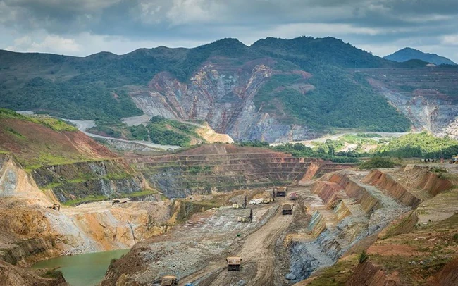 Ngồi trên mỏ vàng 250 tấn, quốc gia này trao quyền khai thác 1,4 triệu hecta cho doanh nghiệp Trung Quốc, các công ty phương Tây ngậm ngùi đứng nhìn Ngồi trên mỏ vàng 250 tấn, quốc gia này trao quyền khai thác 1,4 triệu hecta cho doanh nghiệp Trung Quốc, các công ty phương Tây ngậm ngùi đứng nhìn