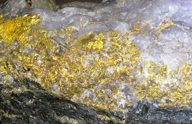 Ngồi trên mỏ vàng 250 tấn, quốc gia này trao quyền khai thác 1,4 triệu hecta cho doanh nghiệp Trung Quốc, các công ty phương Tây ngậm ngùi đứng nhìn Ngồi trên mỏ vàng 250 tấn, quốc gia này trao quyền khai thác 1,4 triệu hecta cho doanh nghiệp Trung Quốc, các công ty phương Tây ngậm ngùi đứng nhìn