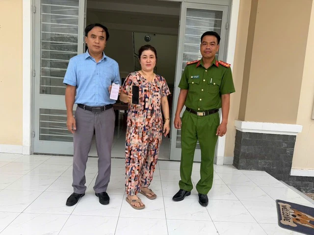Người đàn ông ở Nghệ An chuyển khoản 50.000.000 đồng vào tài khoản Vietcombank của Trương Thị Ngoan ở Tây Ninh: Công an vào cuộc rà soát giao dịch Người đàn ông ở Nghệ An chuyển khoản 50.000.000 đồng vào tài khoản Vietcombank của Trương Thị Ngoan ở Tây Ninh: Công an vào cuộc rà soát giao dịch