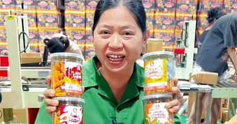 Người phụ nữ bán đồ ăn vặt, thu gần 230 tỉ đồng chỉ trong 1 năm