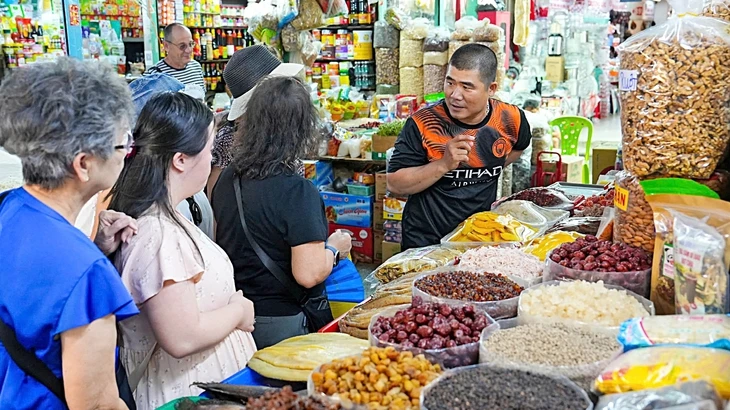 Ngưỡng doanh thu miễn thuế đối với hộ kinh doanh: Nên nâng lên mức 2 - 3 tỉ đồng Ngưỡng doanh thu miễn thuế đối với hộ kinh doanh: Nên nâng lên mức 2 - 3 tỉ đồng