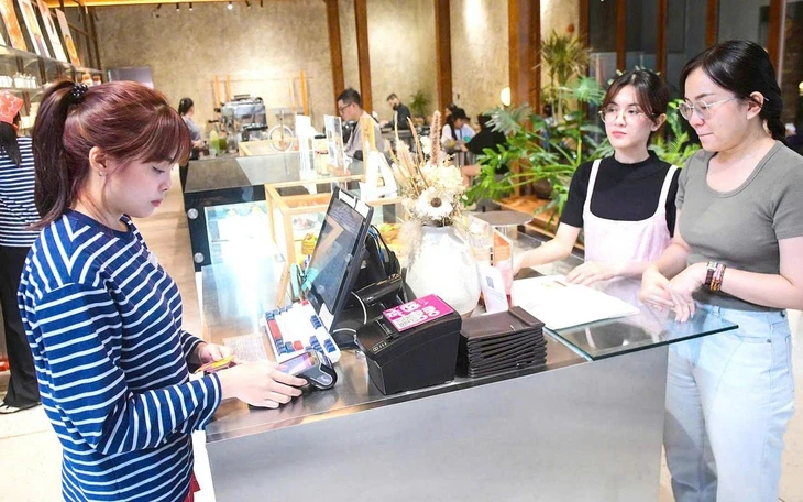 Ngưỡng doanh thu miễn thuế đối với hộ kinh doanh: Nên nâng lên mức 2 - 3 tỉ đồng Ngưỡng doanh thu miễn thuế đối với hộ kinh doanh: Nên nâng lên mức 2 - 3 tỉ đồng