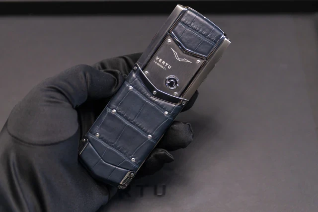 Nhà giàu "sốc ngửa" vì Vertu trăm triệu đột ngột "điếc": Sự thật đắng ngắt sau chiếc điện thoại đầy sóng! Nhà giàu "sốc ngửa" vì Vertu trăm triệu đột ngột "điếc": Sự thật đắng ngắt sau chiếc điện thoại đầy sóng!