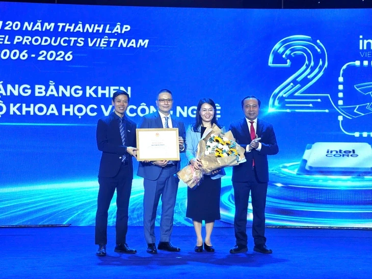 Nhà máy Intel Việt Nam đã xuất xưởng 4 tỉ đơn vị sản phẩm, góp 110 tỉ USD xuất khẩu Nhà máy Intel Việt Nam đã xuất xưởng 4 tỉ đơn vị sản phẩm, góp 110 tỉ USD xuất khẩu