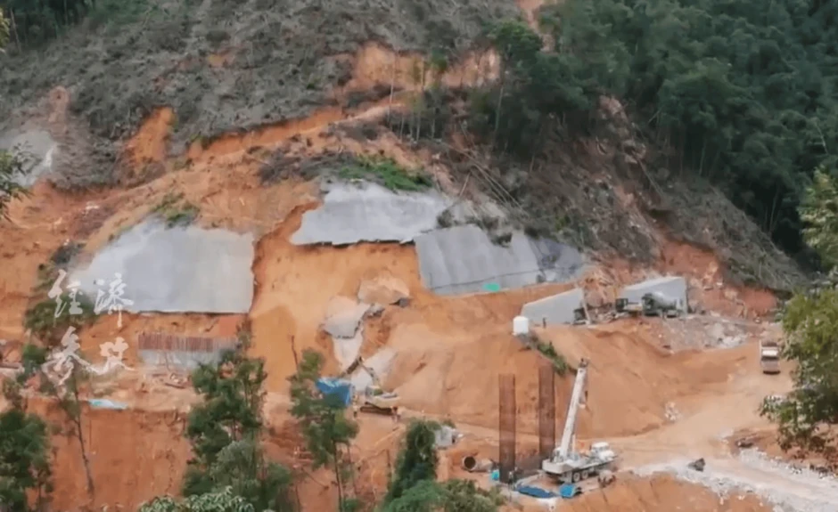 Nhà thầu Trung Quốc bị tố thi công ẩu, 'ăn bớt' ở dự án thủy điện trọng điểm hơn 1 tỷ USD, 71 người lập tức bị xử lý Nhà thầu Trung Quốc bị tố thi công ẩu, 'ăn bớt' ở dự án thủy điện trọng điểm hơn 1 tỷ USD, 71 người lập tức bị xử lý