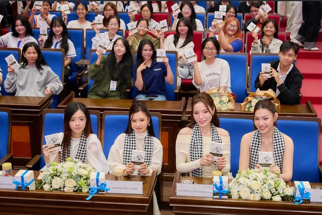 Nhật ký Hành trình từ trái tim: Học và đọc: Căn cốt để người trẻ vươn xa Nhật ký Hành trình từ trái tim: Học và đọc: Căn cốt để người trẻ vươn xa