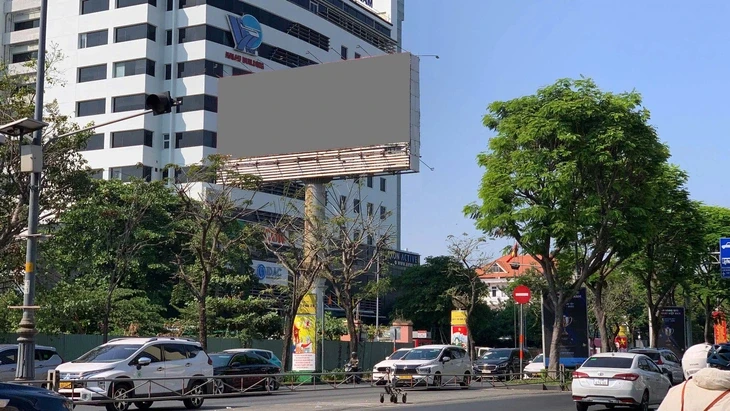 Nhiều bảng quảng cáo tại TP.HCM 'đột ngột' bị tê liệt khai thác kinh doanh Nhiều bảng quảng cáo tại TP.HCM 'đột ngột' bị tê liệt khai thác kinh doanh