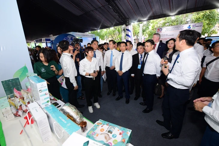 Nhiều công nghệ thanh toán không tiền mặt thu hút sự chú ý tại Ngày Tài chính số