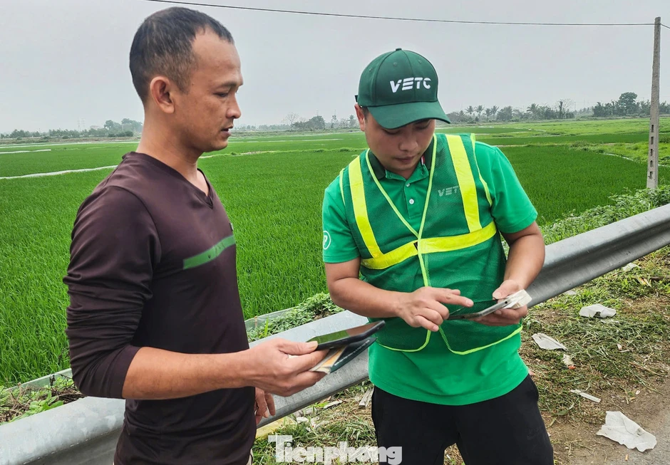 Nhiều ô tô qua trạm thu phí tự động bất thành trên cao tốc Mai Sơn - Quốc lộ 45