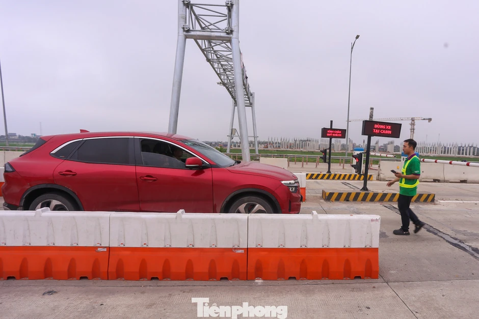 Nhiều ô tô qua trạm thu phí tự động bất thành trên cao tốc Mai Sơn - Quốc lộ 45