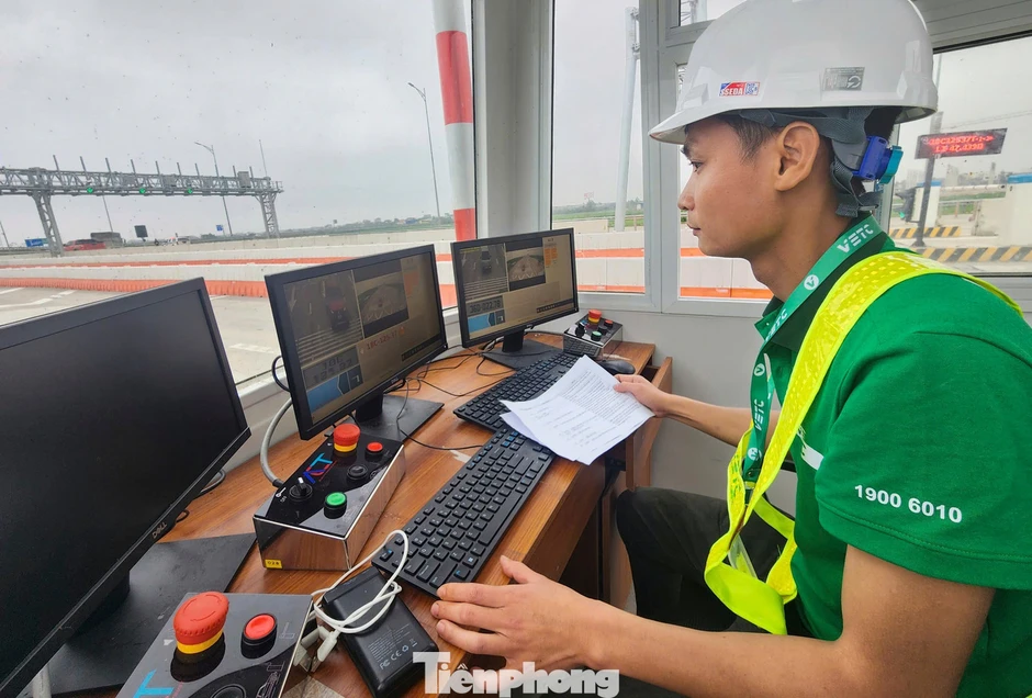 Nhiều ô tô qua trạm thu phí tự động bất thành trên cao tốc Mai Sơn - Quốc lộ 45