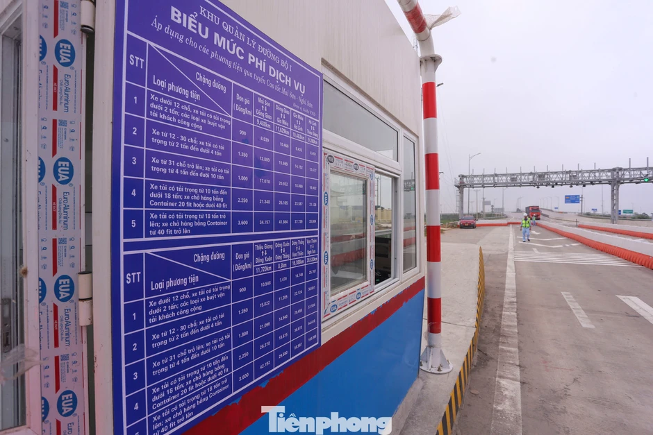 Nhiều ô tô qua trạm thu phí tự động bất thành trên cao tốc Mai Sơn - Quốc lộ 45