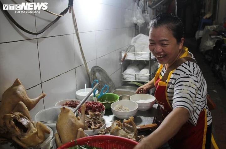 Những bát bún 10.000 đồng giữa chợ Hà Nội Những bát bún 10.000 đồng giữa chợ Hà Nội