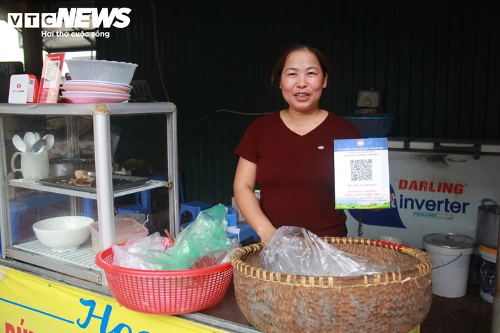 Những bát bún 10.000 đồng giữa chợ Hà Nội Những bát bún 10.000 đồng giữa chợ Hà Nội