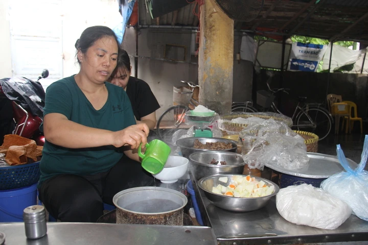 Những bát bún 10.000 đồng giữa chợ Hà Nội Những bát bún 10.000 đồng giữa chợ Hà Nội