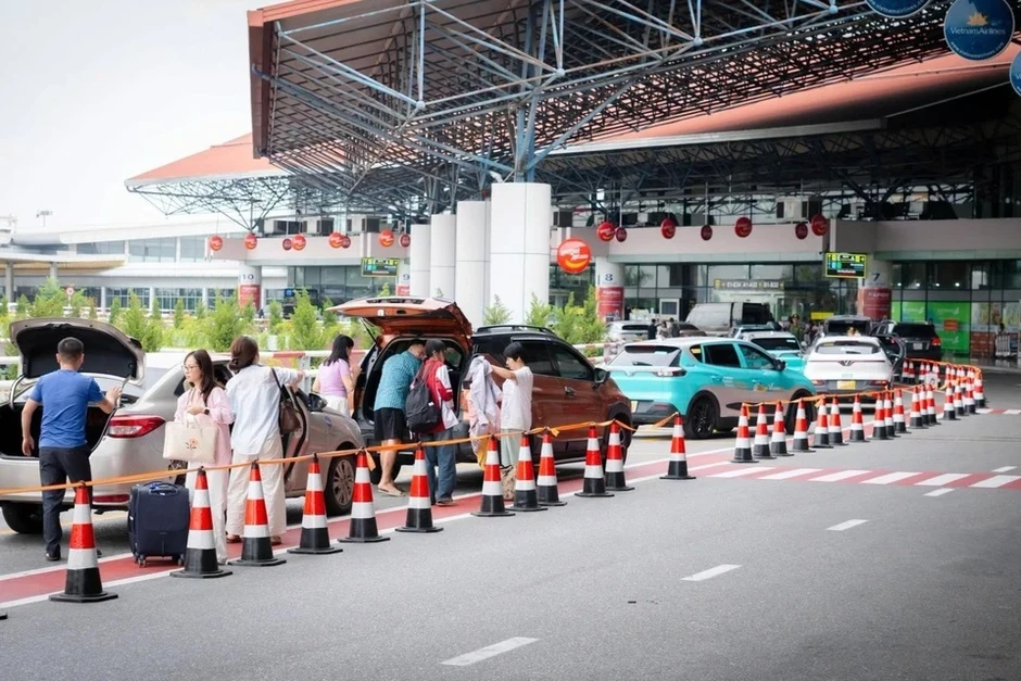 Nội Bài chịu đánh giá 1 sao sau khi đổi điểm đón xe công nghệ Nội Bài chịu đánh giá 1 sao sau khi đổi điểm đón xe công nghệ