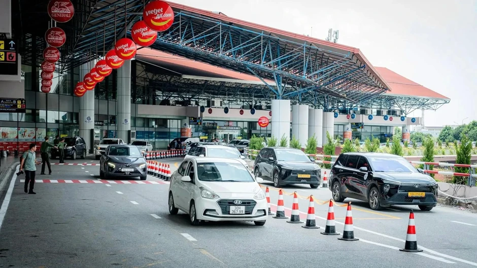 Nội Bài chịu đánh giá 1 sao sau khi đổi điểm đón xe công nghệ Nội Bài chịu đánh giá 1 sao sau khi đổi điểm đón xe công nghệ