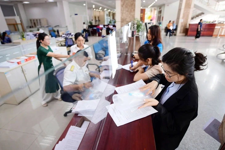 Nỗi oan nợ thuế: Đang ở TP.HCM bỗng thành giáo viên có thu nhập tận Khánh Hòa Nỗi oan nợ thuế: Đang ở TP.HCM bỗng thành giáo viên có thu nhập tận Khánh Hòa