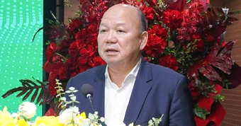 Ông Tô Dũng làm chủ tịch một công ty con của Vinaconex, cổ phiếu lập tức kịch trần
