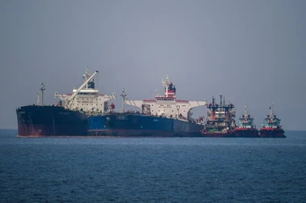 Ông Trump vừa nắm quyền áp thuế 100% nước mua năng lượng Nga, nước láng giềng Việt Nam tuyên bố vẫn tiếp tục nhập khẩu dầu Nga, ưu tiên nguồn cung giá rẻ