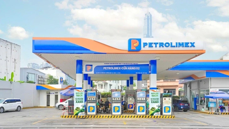 Petrolimex 'cài số lùi' lợi nhuận 2026, lần đầu lên tiếng trước áp lực từ xe điện Petrolimex 'cài số lùi' lợi nhuận 2026, lần đầu lên tiếng trước áp lực từ xe điện