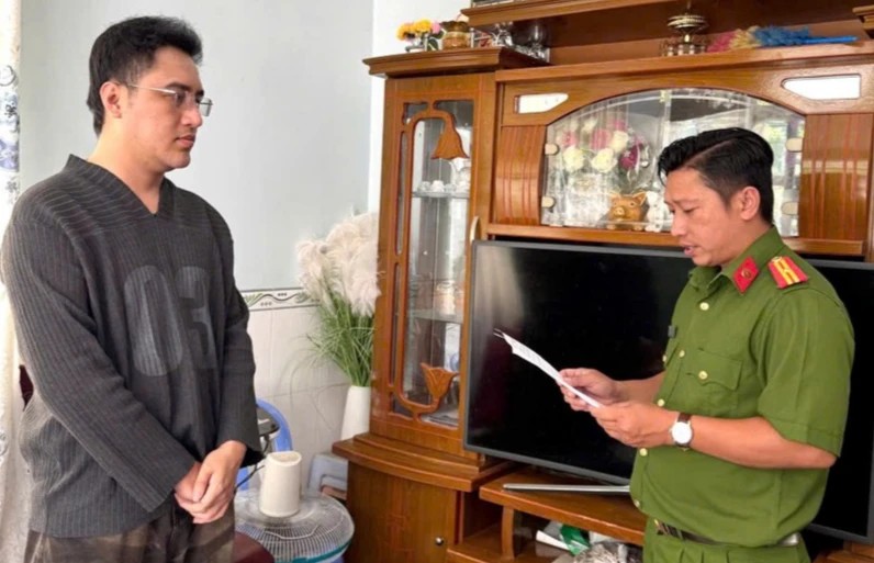Phát hiện nhân viên tín dụng ngân hàng SN 1994 có giao dịch 20 tỷ đồng với 5 người, công an vào cuộc điều tra làm rõ Phát hiện nhân viên tín dụng ngân hàng SN 1994 có giao dịch 20 tỷ đồng với 5 người, công an vào cuộc điều tra làm rõ