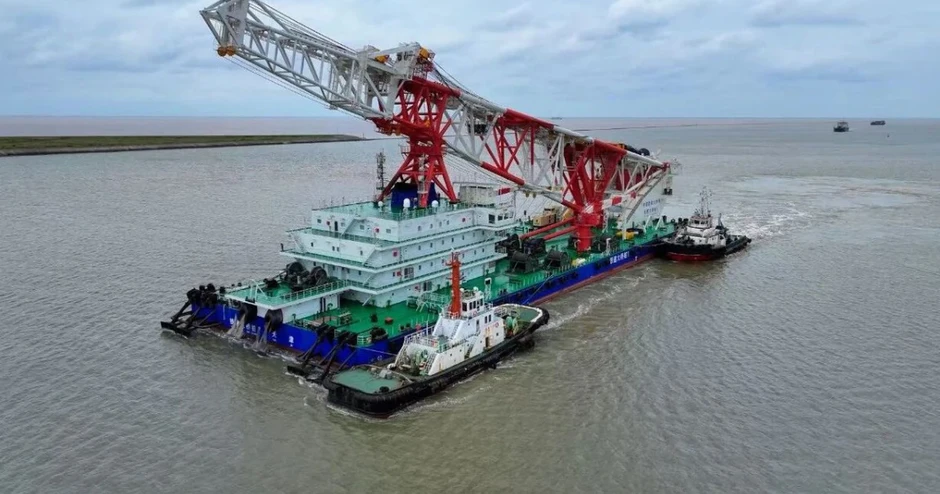 Phát hiện tàu Trung Quốc dài hơn 130 mét, rộng gần 41 mét di chuyển 45 ngày trên biển, chuẩn bị thực hiện nhiệm vụ hơn 3 tỷ USD, lớn nhất khu vực